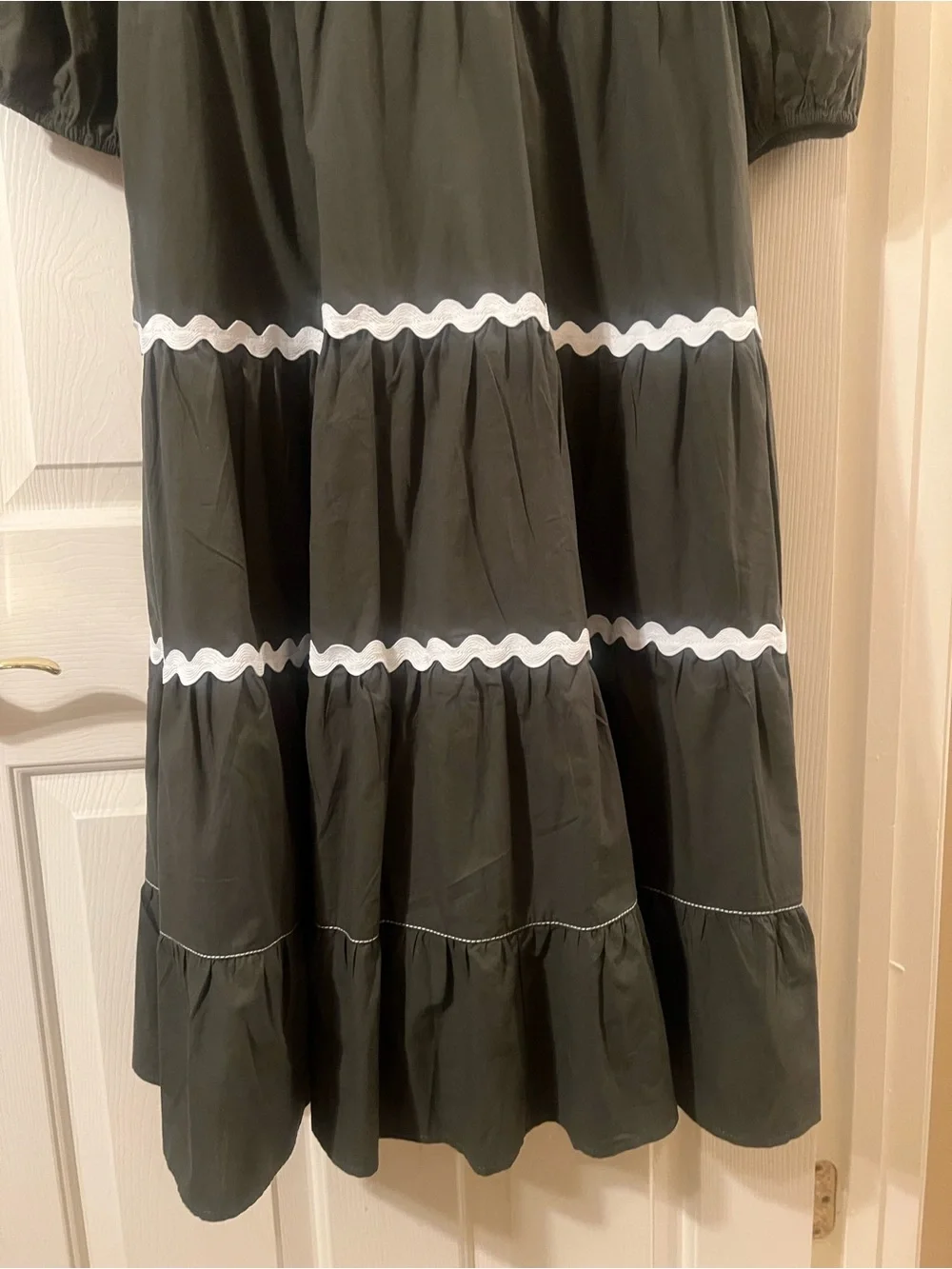 NWT Olive Green Tiered Button Front Midi Dress with White Ric Rac Trim Sz Small - Picture 7 of 10